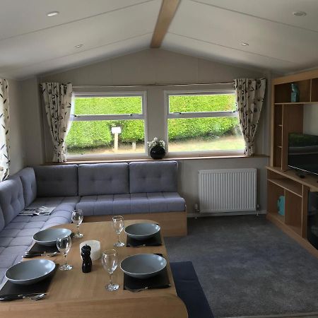Exclusive 3 Bedroom Caravan, Sleeps 8 People At Parkdean Newquay Holiday Park, Cornwall, Uk Экстерьер фото