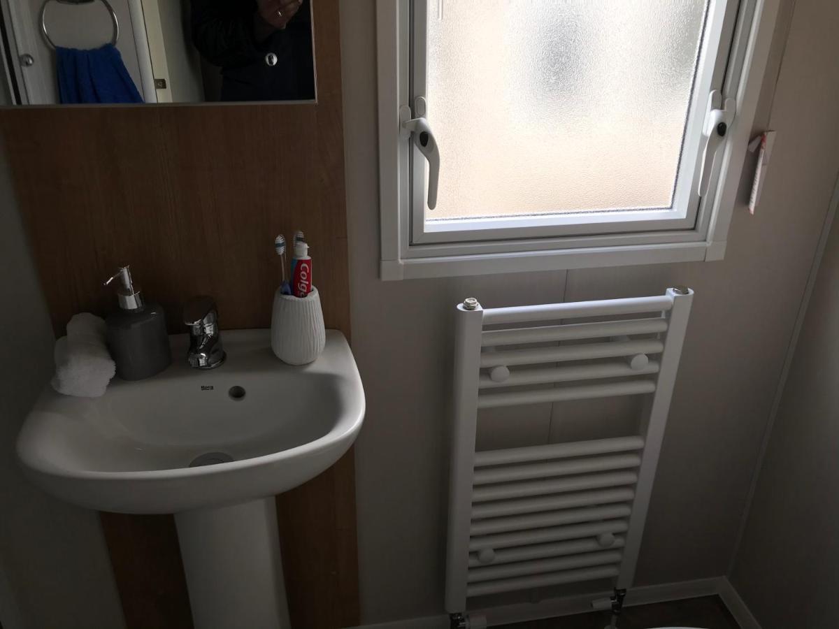 Exclusive 3 Bedroom Caravan, Sleeps 8 People At Parkdean Newquay Holiday Park, Cornwall, Uk Экстерьер фото