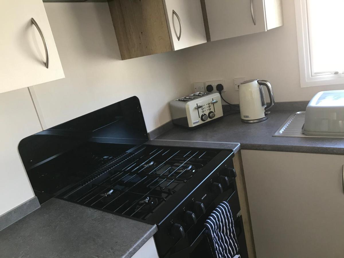 Exclusive 3 Bedroom Caravan, Sleeps 8 People At Parkdean Newquay Holiday Park, Cornwall, Uk Экстерьер фото