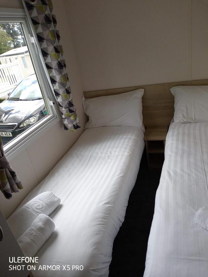 Exclusive 3 Bedroom Caravan, Sleeps 8 People At Parkdean Newquay Holiday Park, Cornwall, Uk Экстерьер фото