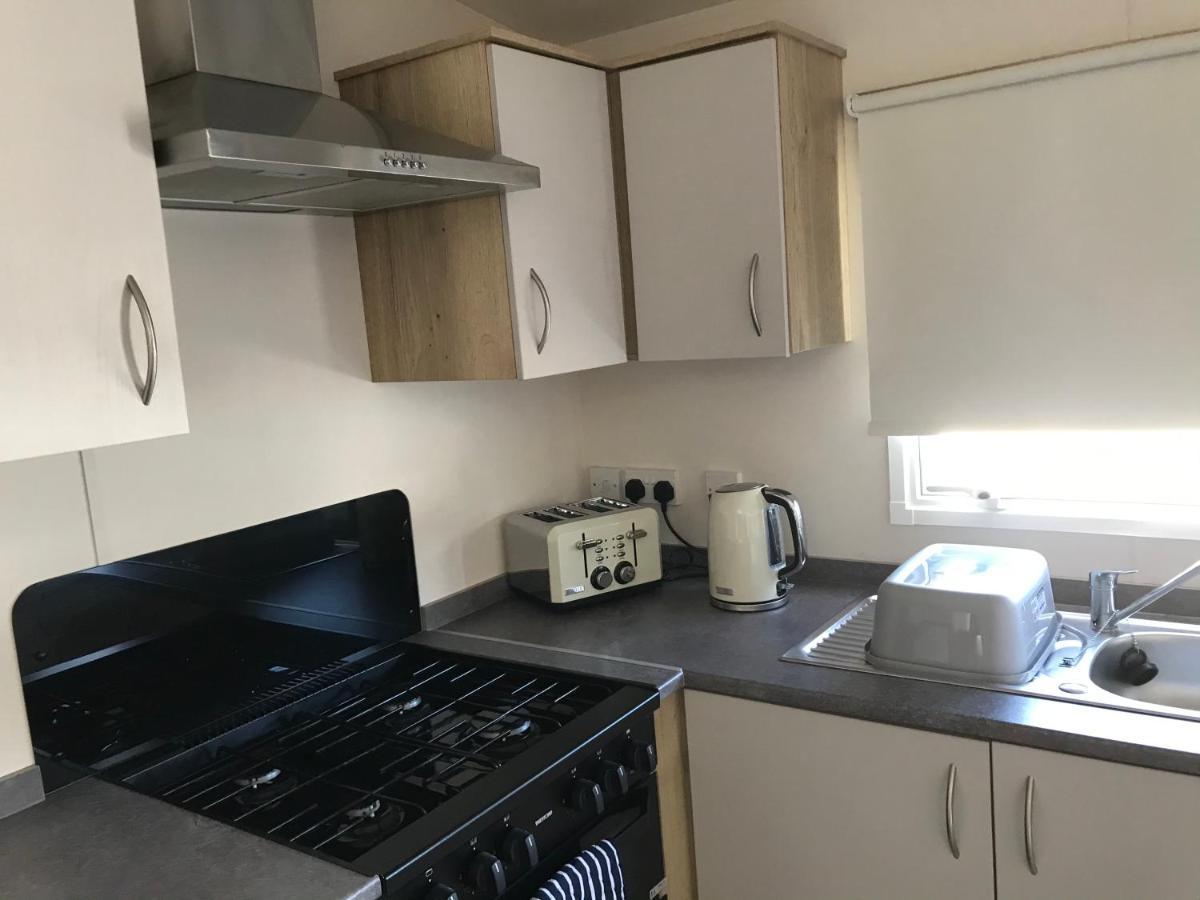 Exclusive 3 Bedroom Caravan, Sleeps 8 People At Parkdean Newquay Holiday Park, Cornwall, Uk Экстерьер фото