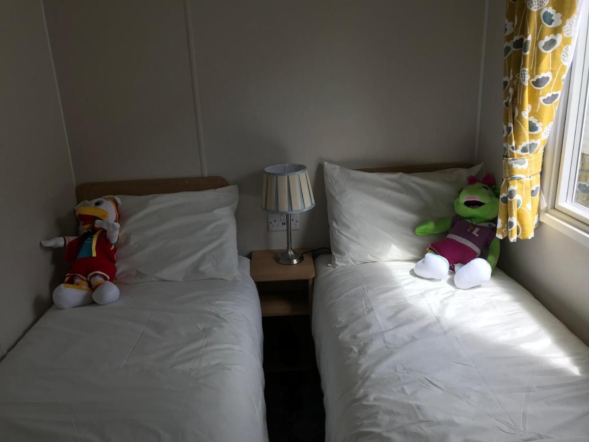 Exclusive 3 Bedroom Caravan, Sleeps 8 People At Parkdean Newquay Holiday Park, Cornwall, Uk Экстерьер фото