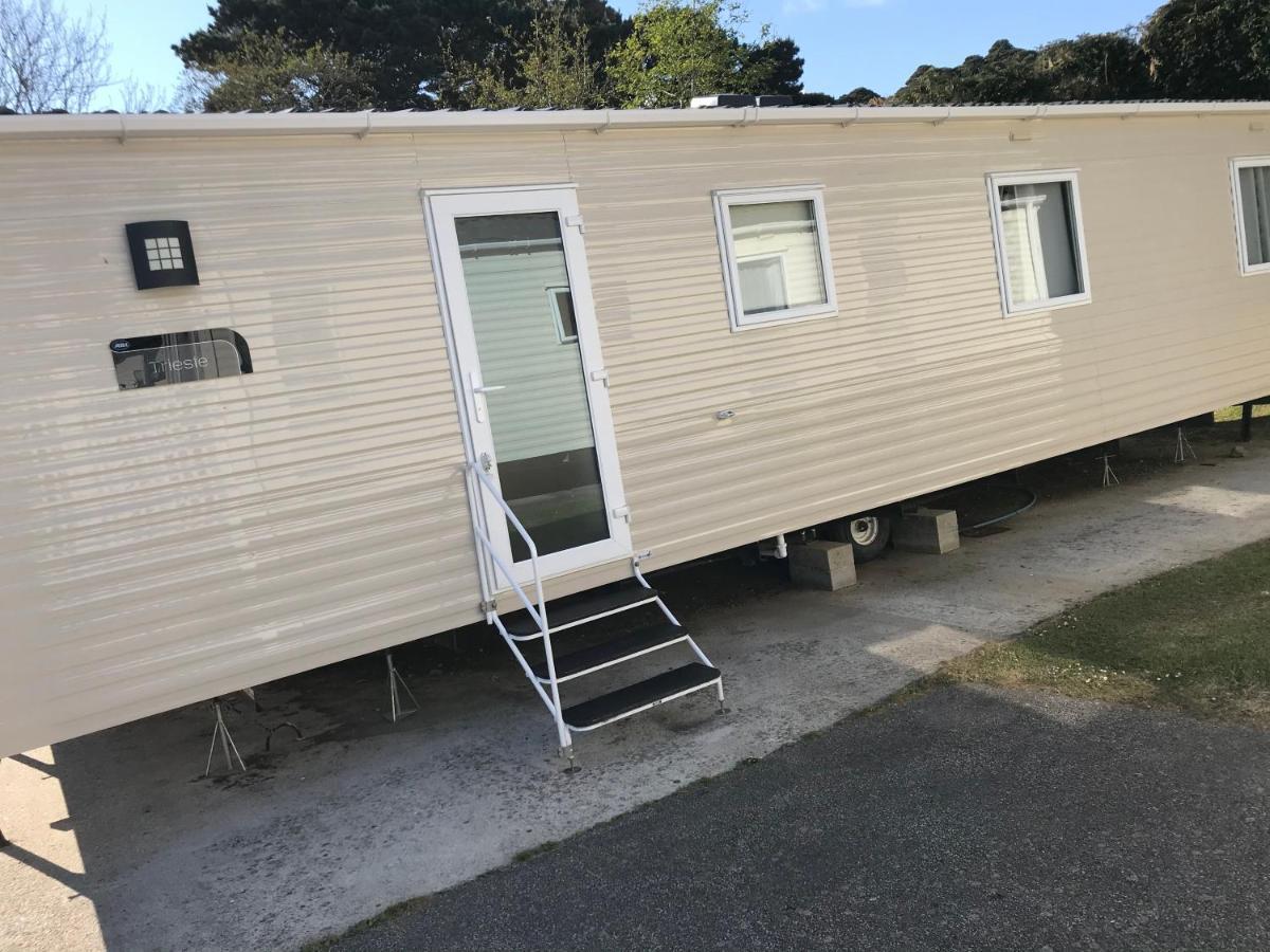 Exclusive 3 Bedroom Caravan, Sleeps 8 People At Parkdean Newquay Holiday Park, Cornwall, Uk Экстерьер фото