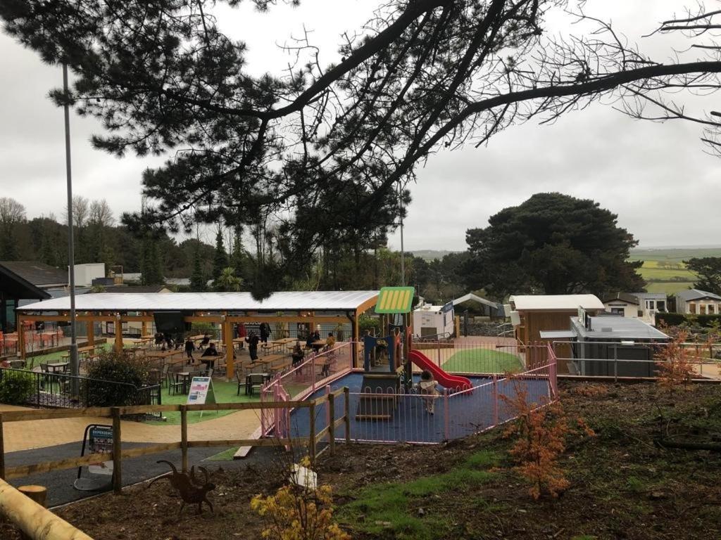 Exclusive 3 Bedroom Caravan, Sleeps 8 People At Parkdean Newquay Holiday Park, Cornwall, Uk Экстерьер фото