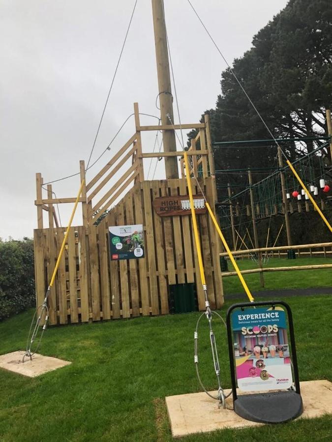 Exclusive 3 Bedroom Caravan, Sleeps 8 People At Parkdean Newquay Holiday Park, Cornwall, Uk Экстерьер фото