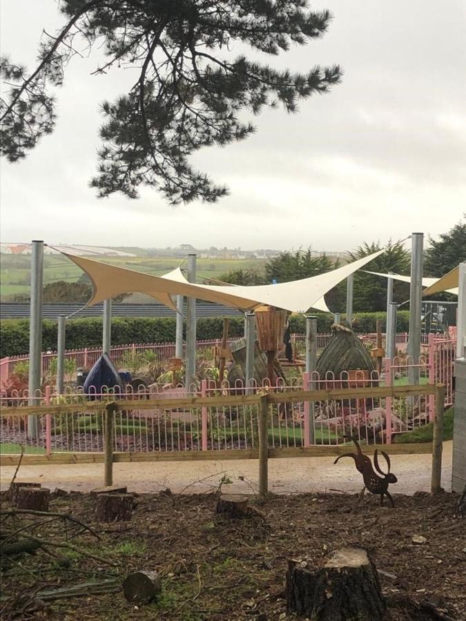 Exclusive 3 Bedroom Caravan, Sleeps 8 People At Parkdean Newquay Holiday Park, Cornwall, Uk Экстерьер фото