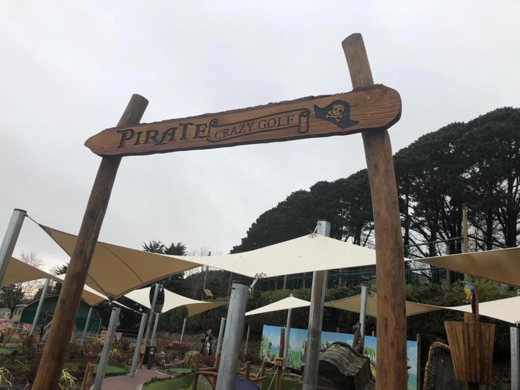Exclusive 3 Bedroom Caravan, Sleeps 8 People At Parkdean Newquay Holiday Park, Cornwall, Uk Экстерьер фото